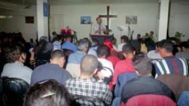 Algérie: report au 25 juin du procès de deux convertis