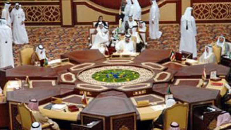 الملوك والأمراء العرب يتكتلون لحماية أنفسهم من ثورات شعوبهم