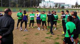 غوميز متخوف من المغامرة بمغني.. وكوني أساسيا أمام العلمة
