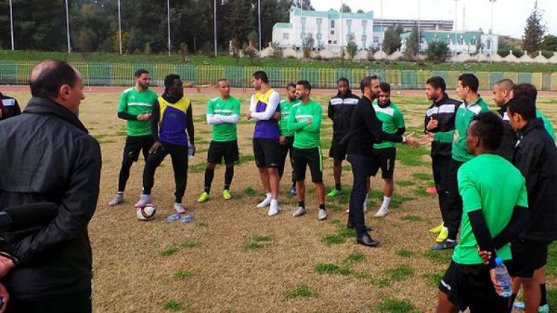 غوميز متخوف من المغامرة بمغني.. وكوني أساسيا أمام العلمة