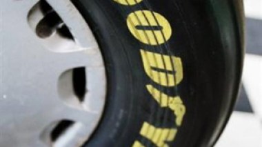 Goodyear posts loss, plans 5,000 job cuts