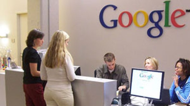 هواتف أبل وغوغل تتعقب أماكن المستخدمين