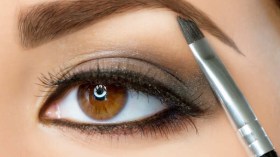 إليك طريقة فعالة في إزالة صبغة الحواجب