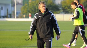 غوركوف يمدد عطلته بفرنسا لشهرين ويكتفي بمتابعة المحترفين