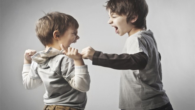 قصر يسبون الله علنا!