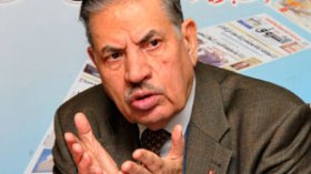 بلخادم‭ ‬يريد‭ ‬تعويض‭ ‬المناضلين‭ ‬الحقيقيين‭ ‬بنشطاء‭ ‬الفيس