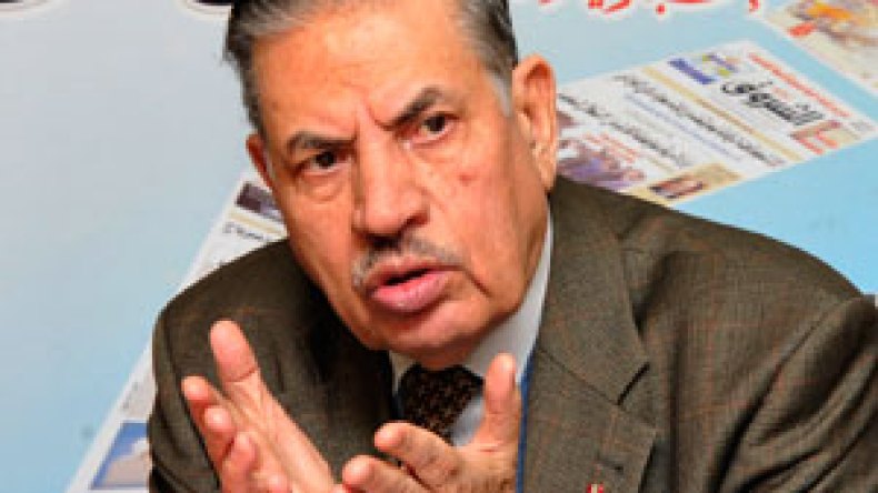 بلخادم‭ ‬يريد‭ ‬تعويض‭ ‬المناضلين‭ ‬الحقيقيين‭ ‬بنشطاء‭ ‬الفيس