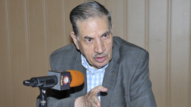 ڤوجيل يتهم بلخادم باستعمال “الحيلة” لإفشال مساعي الصلح