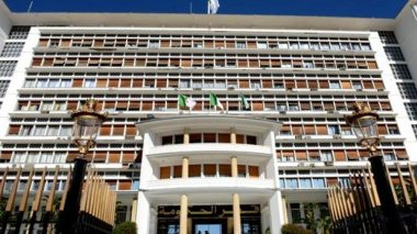 Experts: “Does the Algerian government have enough leeway to deal with looming economic crisis?”