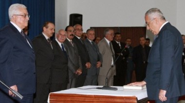 Le nouveau gouvernement palestinien prête serment