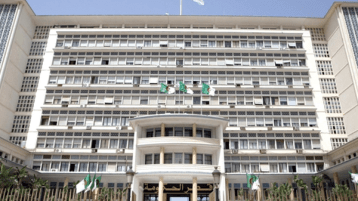 من طبع النقود إلى تحديد النسل!