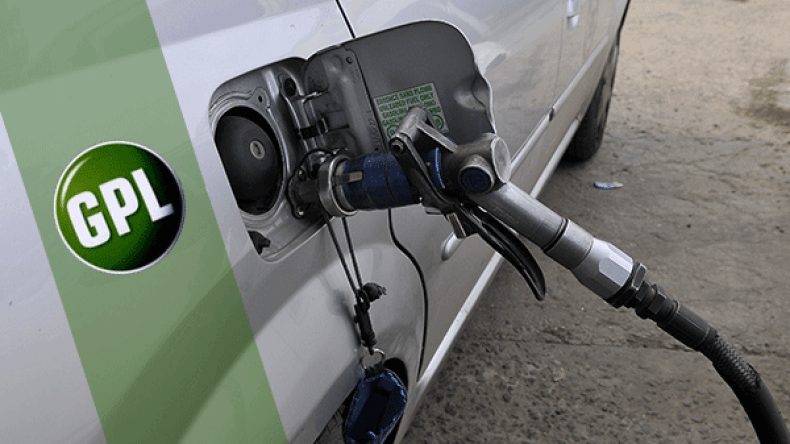 “السيارات الخضراء”.. ربع مليون جزائري “يتصالحون” مع البيئة!