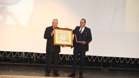 بن صالح يسلم الوسام ونجل مفدي زكرياء يروي قصة النشيد
