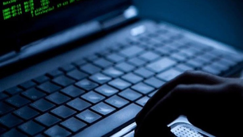 “قرصانان” يخترقان 12 ألف حساب “فايس بوك” في الجزائر