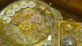 “الصينية النحاسية” والمفارش التقليدية لاستقبال أهل الخطيب