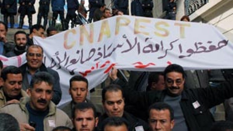 40 ألف أستاذ متعاقد يقررون الاعتصام أمام رئاسة الجمهورية