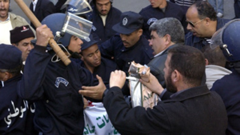 غضب وإعتصامات إحتجاجا على خصم 9 أيام من أجرة أفريل