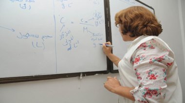 Des  primes de rendement pour contenir la colère des enseignants