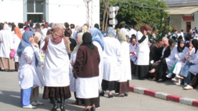 نقابات  الصحة: لن  نصمت  ولن  نوقف  الإضراب  حفاظا  على  الكرامة