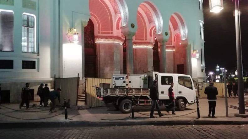 تسييج سلالم البريد المركزي بصفائح حديدية