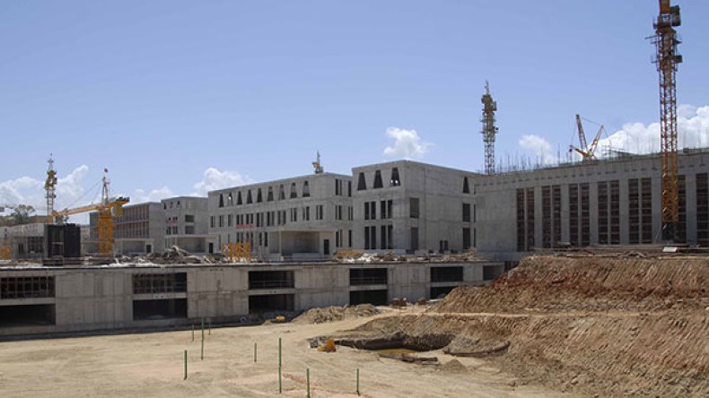 خمسون سفيرا يزكون مشروع “الجامع الأعظم”
