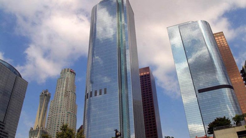 شيوخ وحوامل يُفطرون بسبب سفرهم إلى الطوابق العلوية!