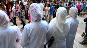 الأساتذة يعودون إلى المدارس بعد 165 يوم عطلة