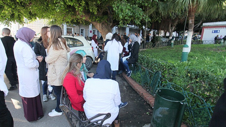 “لا نملك خاتم سليمان.. عليكم بالصبر وأبواب الحوار مفتوحة”