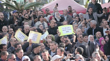 Algeria sets retirement age at 60