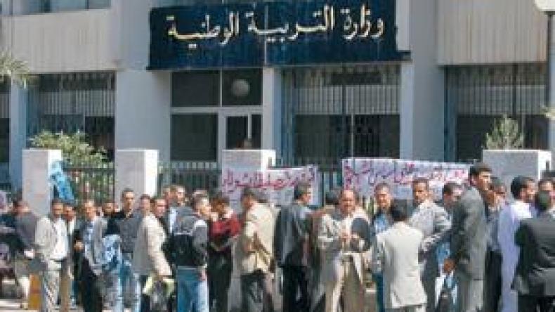 الأسلاك‭ ‬المشتركة‭ ‬والعمال‭ ‬المهنيون‭ ‬في‭ ‬إضراب‭ ‬متجدد‭ ‬أسبوعيا‭ ‬