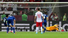 الجزائريون لـ بطولة “أورو” 2012: إذهبي أنىّ شئت فستأتيني صورك”!