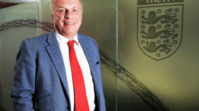 رئيس الإتحاد الإنجليزي: بلاتير انتهى وأمضى على شهادة وفاته