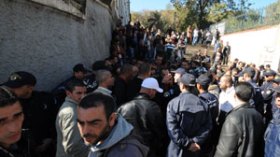 “المحقورون” في القطاعات الحساسة ينزلون إلى الشارع