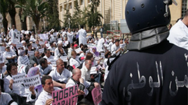 استقالات‭ ‬جماعية تهدد‭ ‬بإفراغ‭ ‬المستشفيات‭ ‬من‭ ‬الأطباء