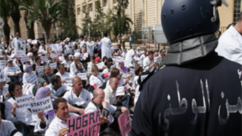 استقالات‭ ‬جماعية تهدد‭ ‬بإفراغ‭ ‬المستشفيات‭ ‬من‭ ‬الأطباء