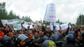 الأحزاب تحذر السلطة من التمادي في ربح الوقت