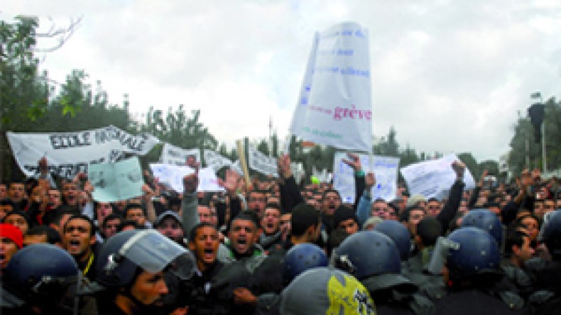 الأحزاب تحذر السلطة من التمادي في ربح الوقت