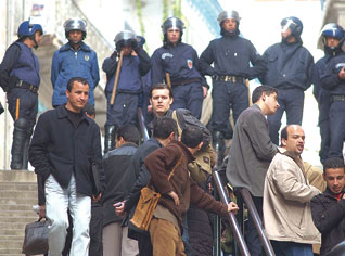 Algeria : striking civil servants threaten to toughen their protest movement if their demands are not met