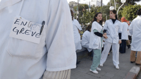 الأطباء المقيمون يواصلون إضرابهم عبر المستشفيات