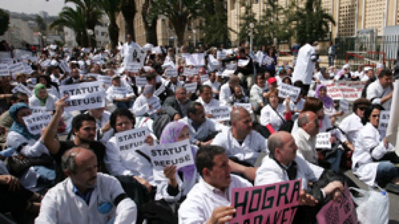 الأطباء يتهمون بركات بالاستفزاز والتحرش