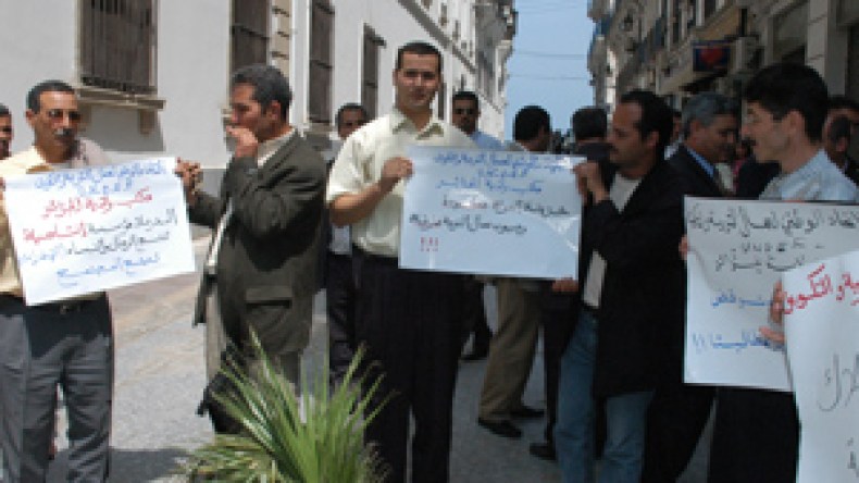 “الزيادة في الأجور تآكلت بسبب تراجع قيمة الدينار”