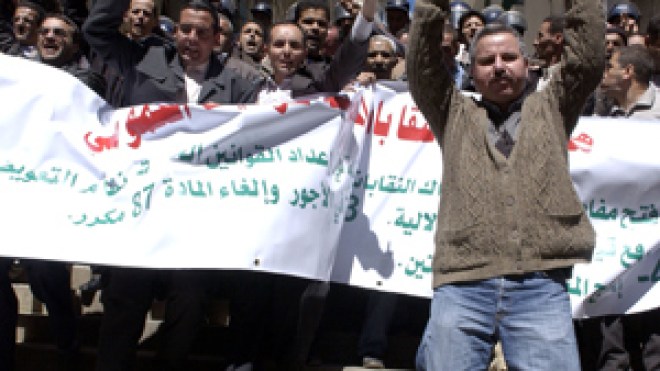 ” الزيادات  في  أجورنا  ذهبت  مهب  الريح  مع  تدني  مستوى المعيشة “