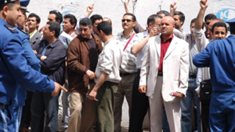 تشييع جنازة 827 أستاذ ومعلم بلا منح ولا تعويضات خلال سنة 2010