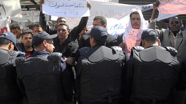 Education: Employees to protest in December