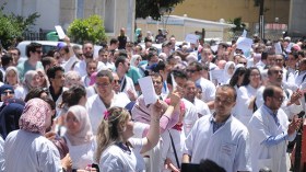 أصحاب المآزر البيضاء في مسيرة حاشدة بوهران