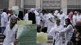 نقابات الصحة تتكتل لمواجهة الوعود “الكاذبة” لولد عباس