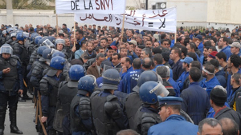 20 ألف عامل ينتفضون في العاصمة ويطالبون برحيل سيدي السعيد