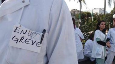 Les blouses blanches renouent avec la contestation