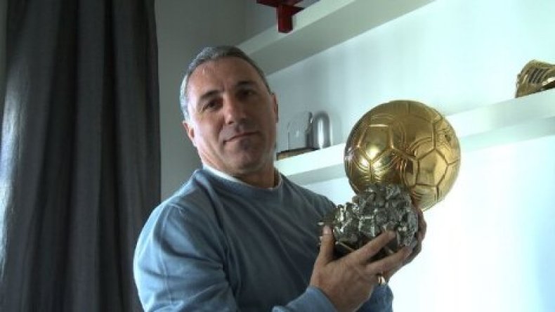 النجم البلغاري ستويشكوف مفاجأة بوملة لأنصار “العميد”