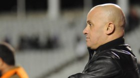 أعضاء النادي الهاوي يهاجمون غريب في ندوة صحفية